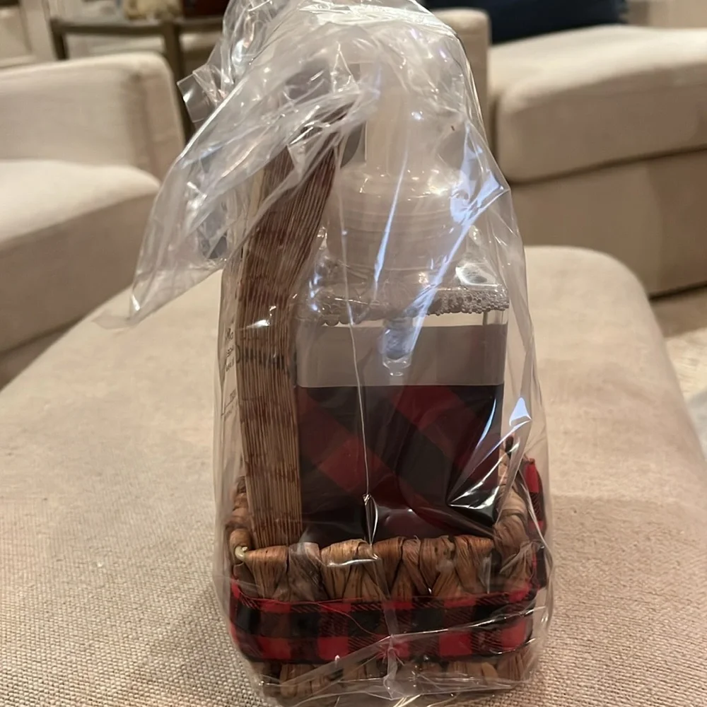 Mud Pie Red Check Soap and Guest Towel Basket Set/NWT
